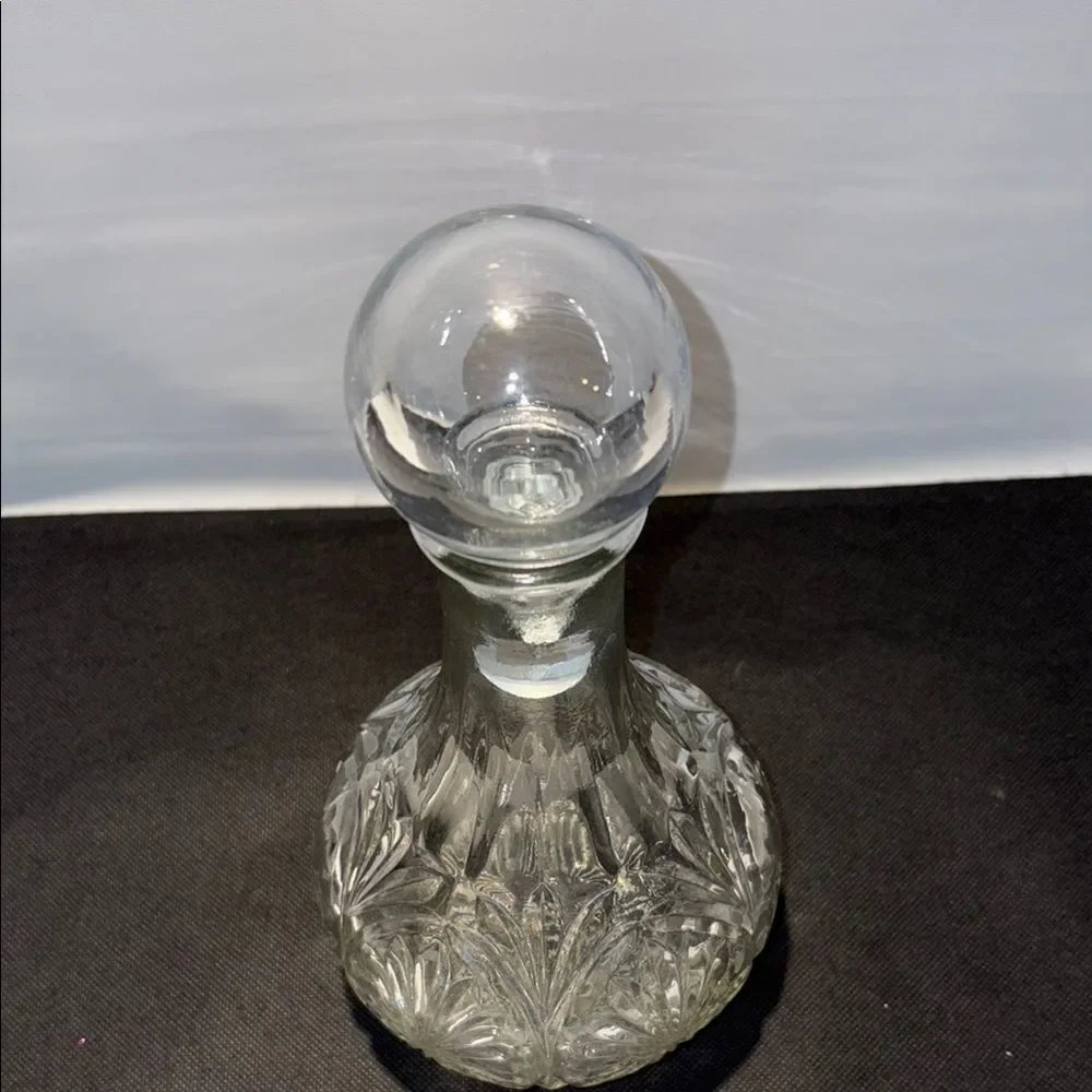 Elegant Clear Glass Decanter